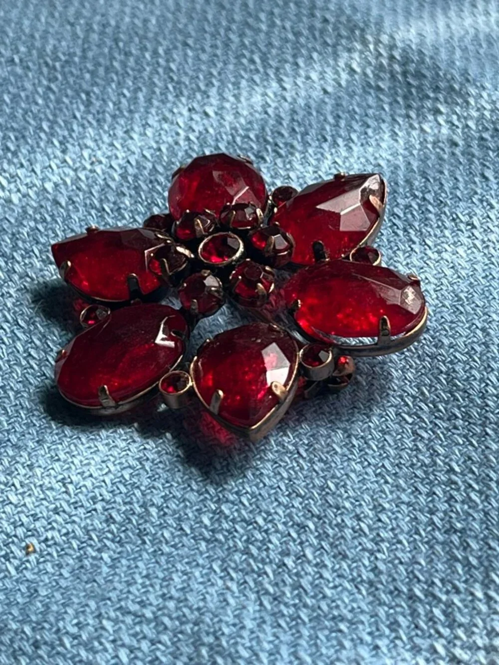 Vintage Mid-Century Austria-Style Red Rhinestone Gold-Tone Flower Brooch 2
